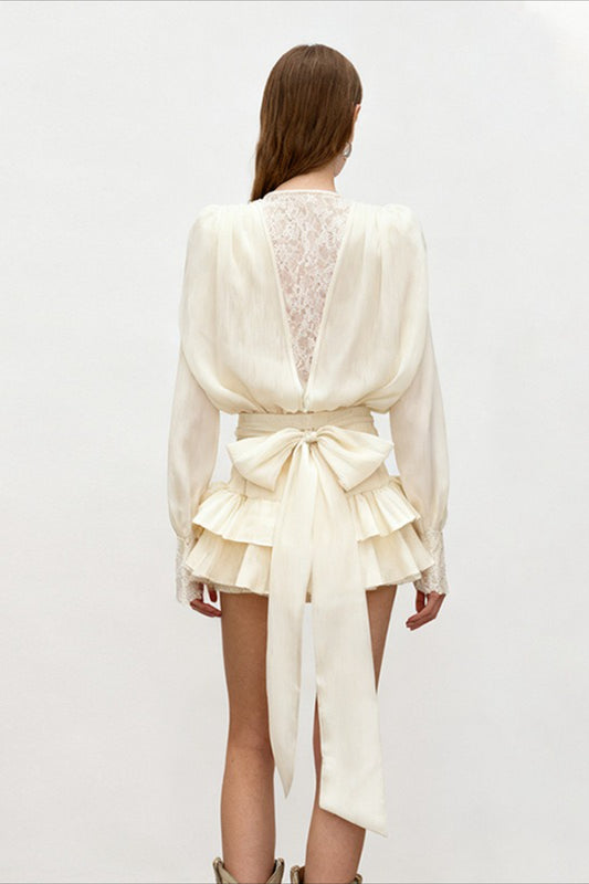 Schickes, sexy Minikleid mit langen Ärmeln und Rüschen aus Spitze