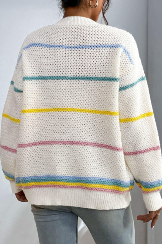 Locker geschnittene Strickjacke mit Regenbogenstreifen