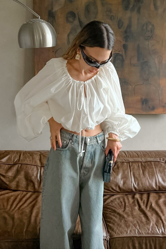 Elegante Bluse mit Kordelzug in der Taille und Rundhalsausschnitt