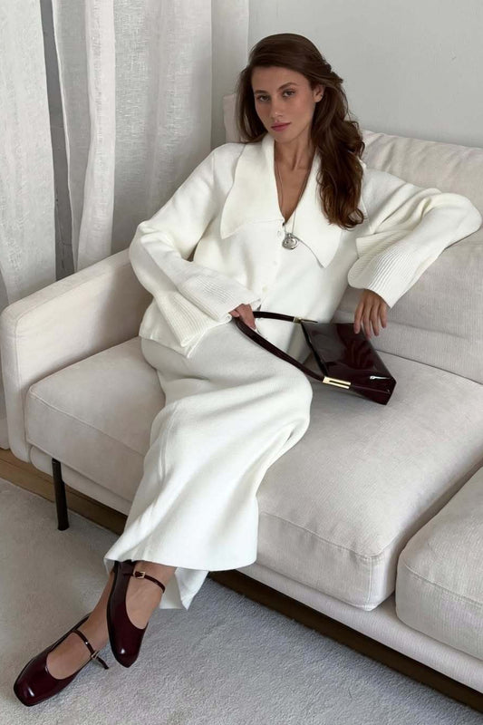 Zweiteiliges Set aus rosafarbenem Polo-Cardigan mit Glockenärmeln und geradem Rock