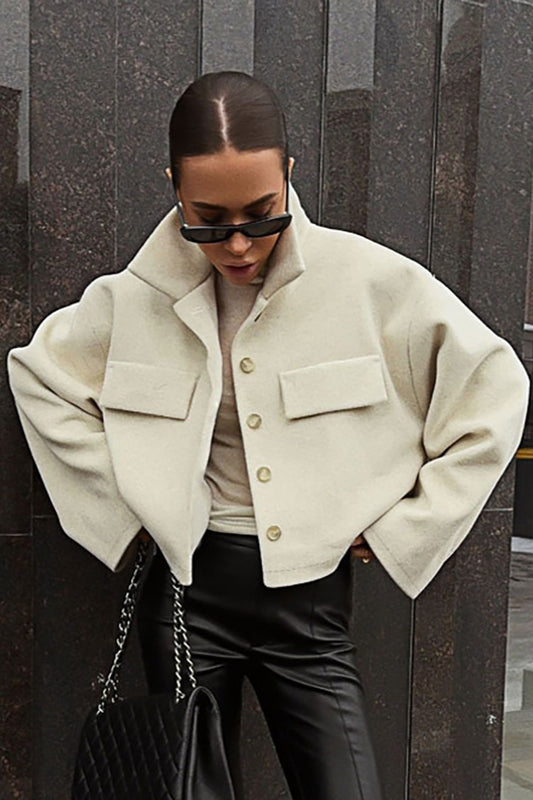 Kurze, locker sitzende Wolljacke