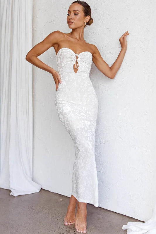 Sexy rückenfreies, trägerloses Midikleid aus Spitze