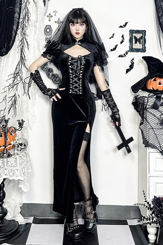 Eng anliegendes orientalisches Gothic-Kleid