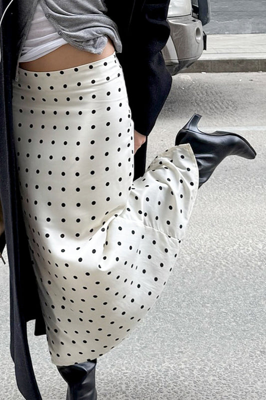Figurbetonter Midirock aus Satin mit Polka Dots