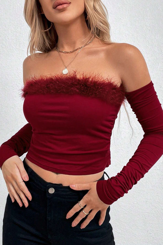 Sexy schulterfreies Langarmshirt mit Pelzbesatz