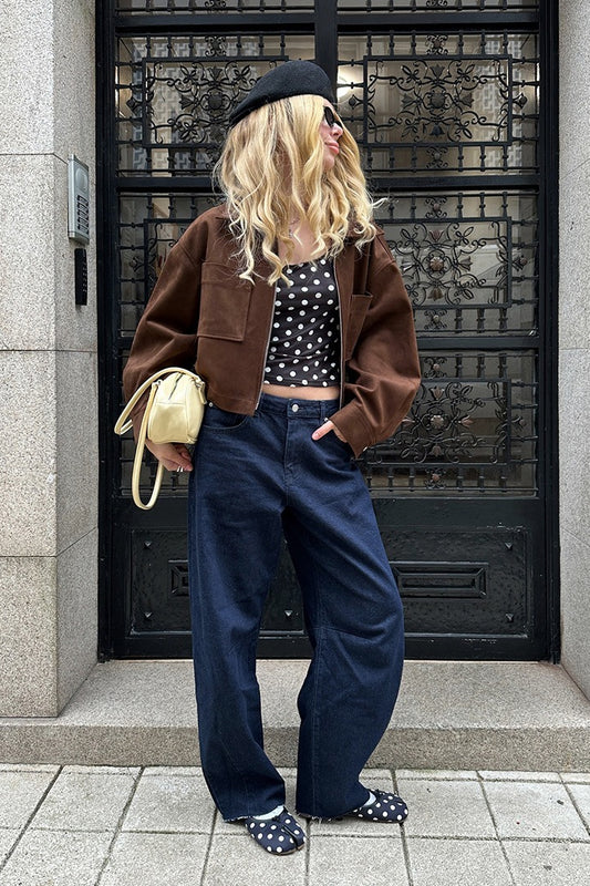 Locker geschnittene braune Wildlederjacke