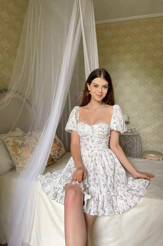 Minikleid mit Blumenmuster und geraffter Taille