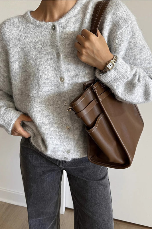 Graue Woll-Strickjacke mit Muschelknöpfen