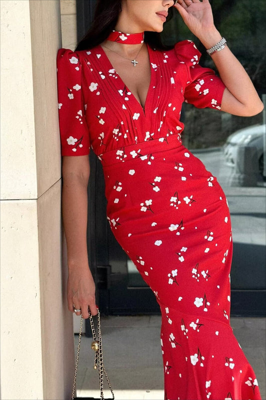 Figurbetontes Blumenkleid mit Puffärmeln