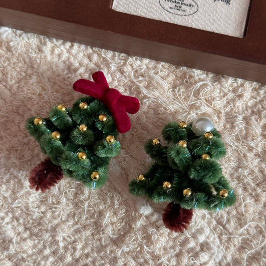 Handgefertigter Pfeifenreinigerbaum als Retro-Haaraccessoire