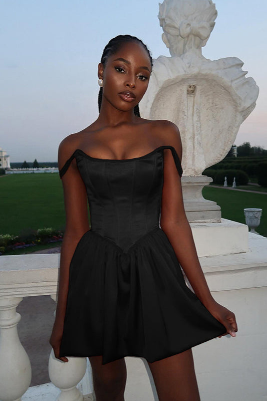 Elegantes, figurbetontes Partykleid mit quadratischem Ausschnitt 