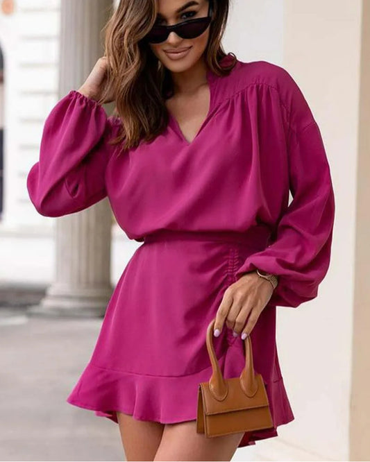 Schwarzer Mini-Büro-Zweiteiler mit V-Ausschnitt und Rüschen