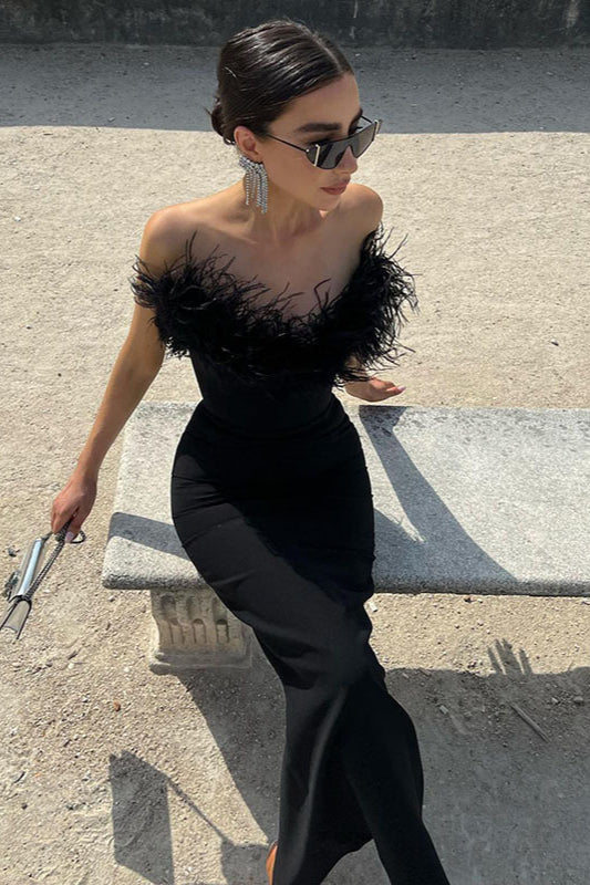 Trägerloses Meerjungfrau-Partykleid mit V-Ausschnitt und Federn