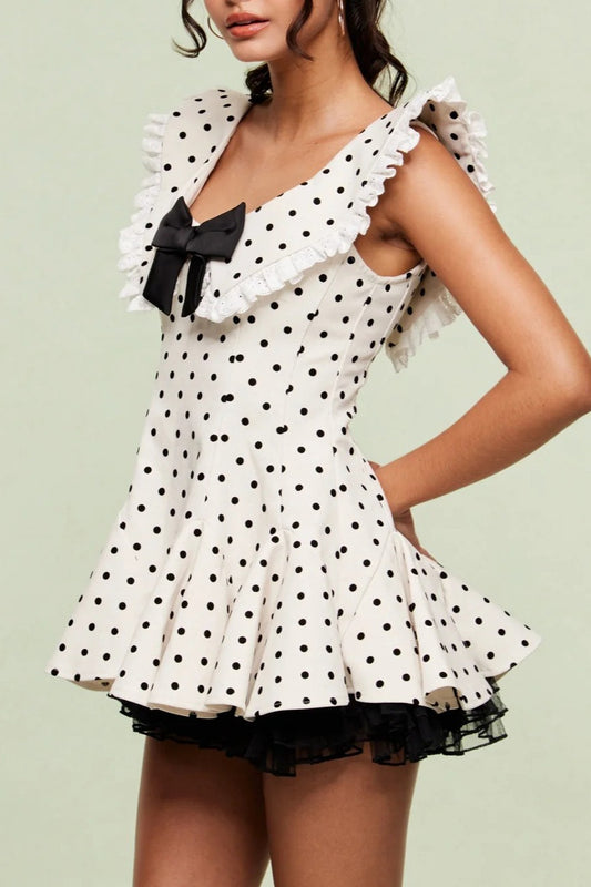 Vintage Minikleid mit Polka-Dots, Schleifenkragen und Rüschen