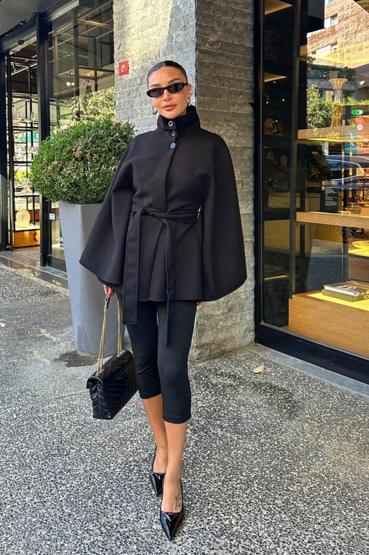 Eleganter, hochwertiger Mantel mit Stehkragen und Gürtel