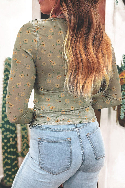 Schmal geschnittene, geblümte Langarmbluse zum Überziehen