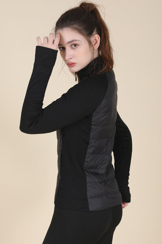 Leichte, schmal geschnittene Daunenjacke mit Stehkragen, winddicht, Sportjacke