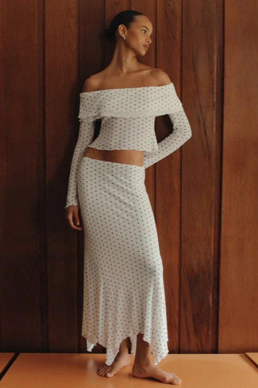 Schulterfreies, gepunktetes Zweiteiler-Set
