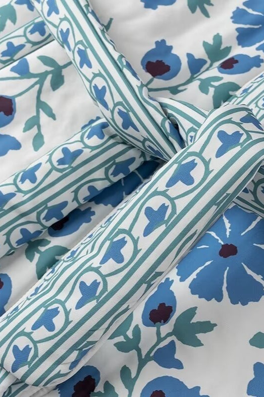 Steppmantel aus Baumwolle mit Blumenmuster und Bindegürtel