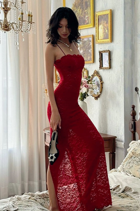 Langes, figurbetontes Unterkleid