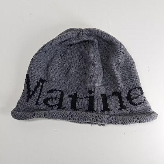 Stilvolle, warme, lässige Strickmütze mit Buchstabenmuster