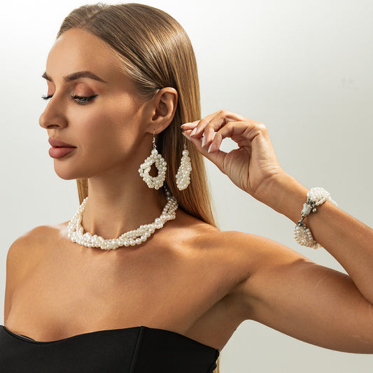 Minimalistische, mehrlagige Halskette aus gedrehten Perlen