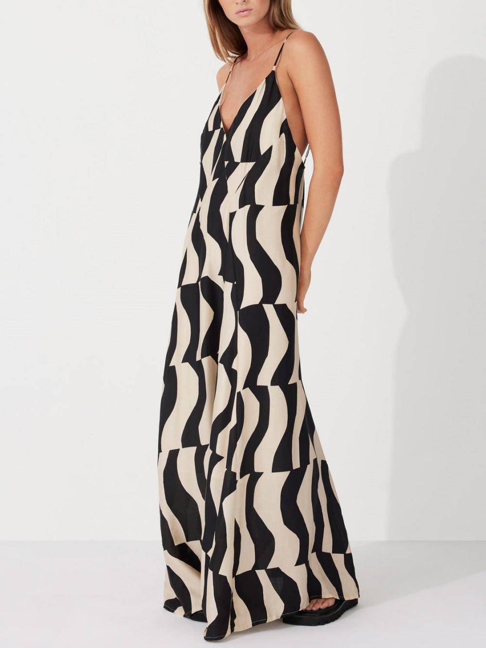 Scooped Back Relaxed Charming Fit Style Maxi Dress Dresses