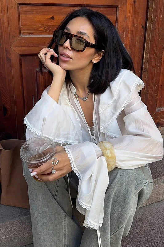 Bluse mit V-Ausschnitt und Spitzenbesatz