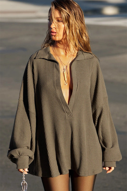 Sexy Bluse mit V-Ausschnitt und Strickkragen