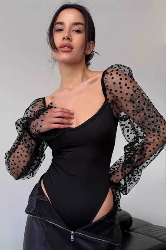 Formende Bluse aus gepunktetem Netzstoff