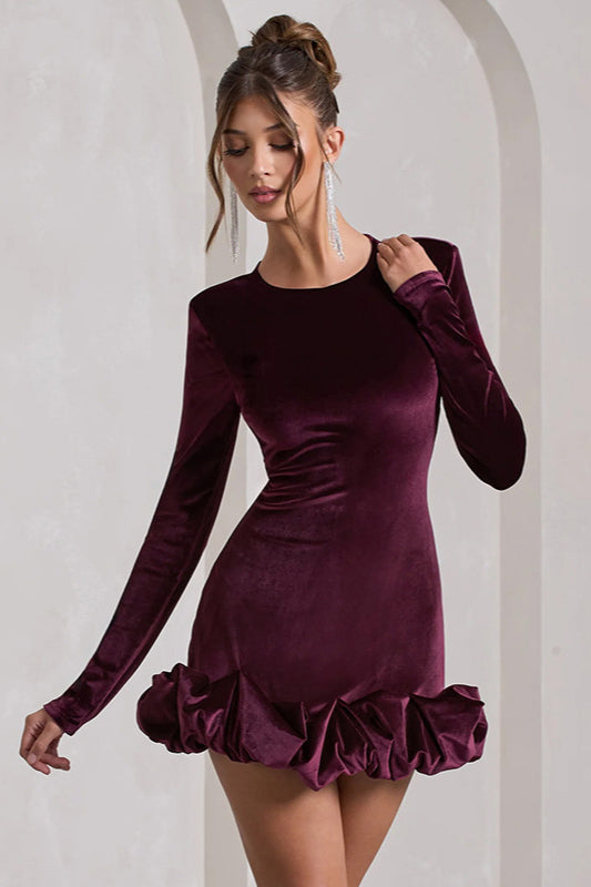 Samtkleid mit Faltensaum und langen Ärmeln für festliche Anlässe