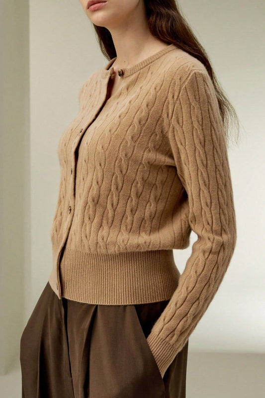 Eleganter Cardigan-Pullover mit Zopfmuster und Knöpfen