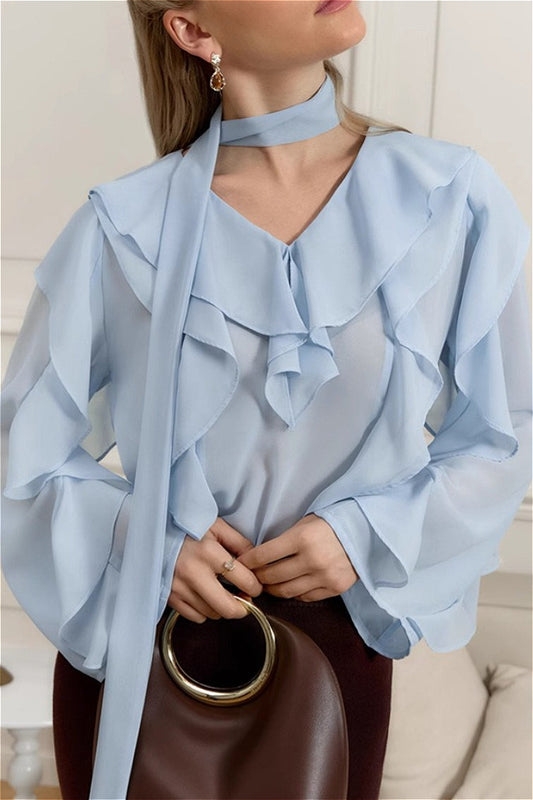 Elegante, einfarbige Chiffonbluse mit Rüschen und Bindeband