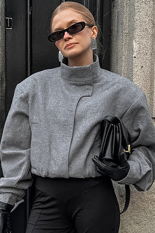 Trendiger grauer Woll-Kurzmantel