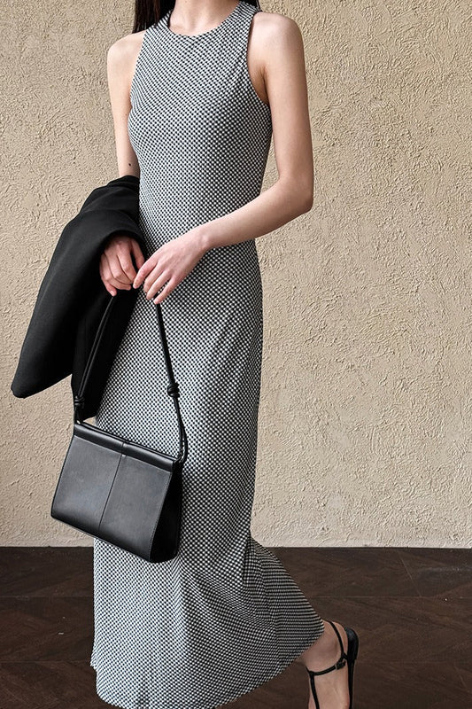 Ärmelloses, kariertes, figurbetontes Maxikleid