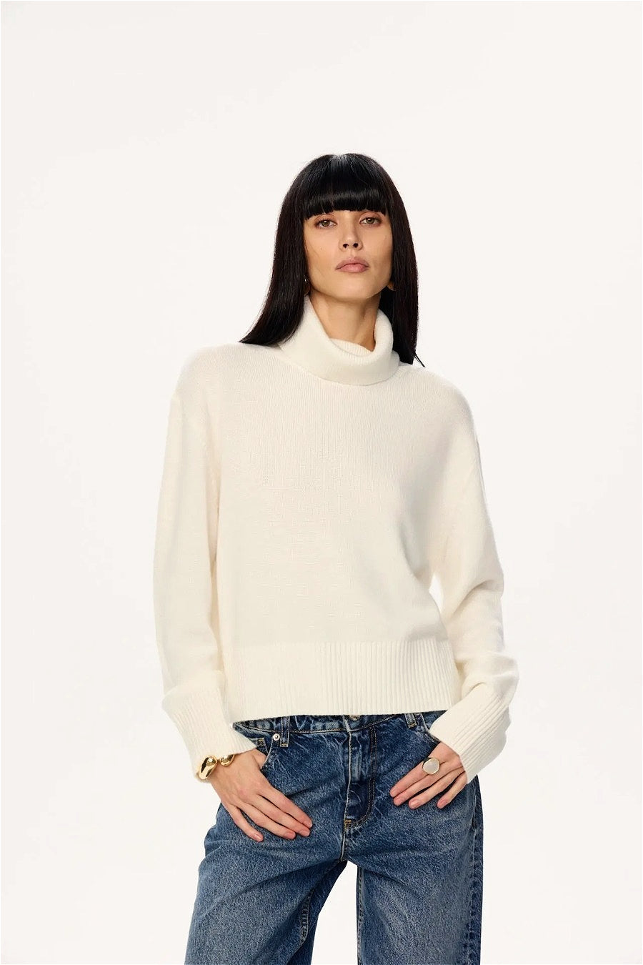 Soft Lazy-Style Turtleneck Short Pullover Sweater White / M