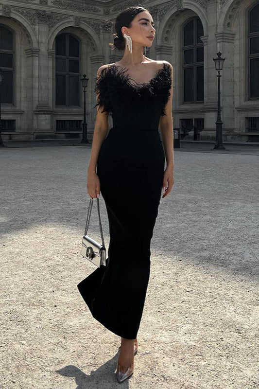 Trägerloses Meerjungfrau-Partykleid mit V-Ausschnitt und Federn