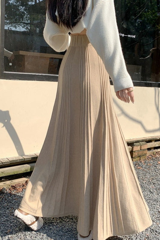 Hochtaillierter, locker fallender Rock mit weitem Saum