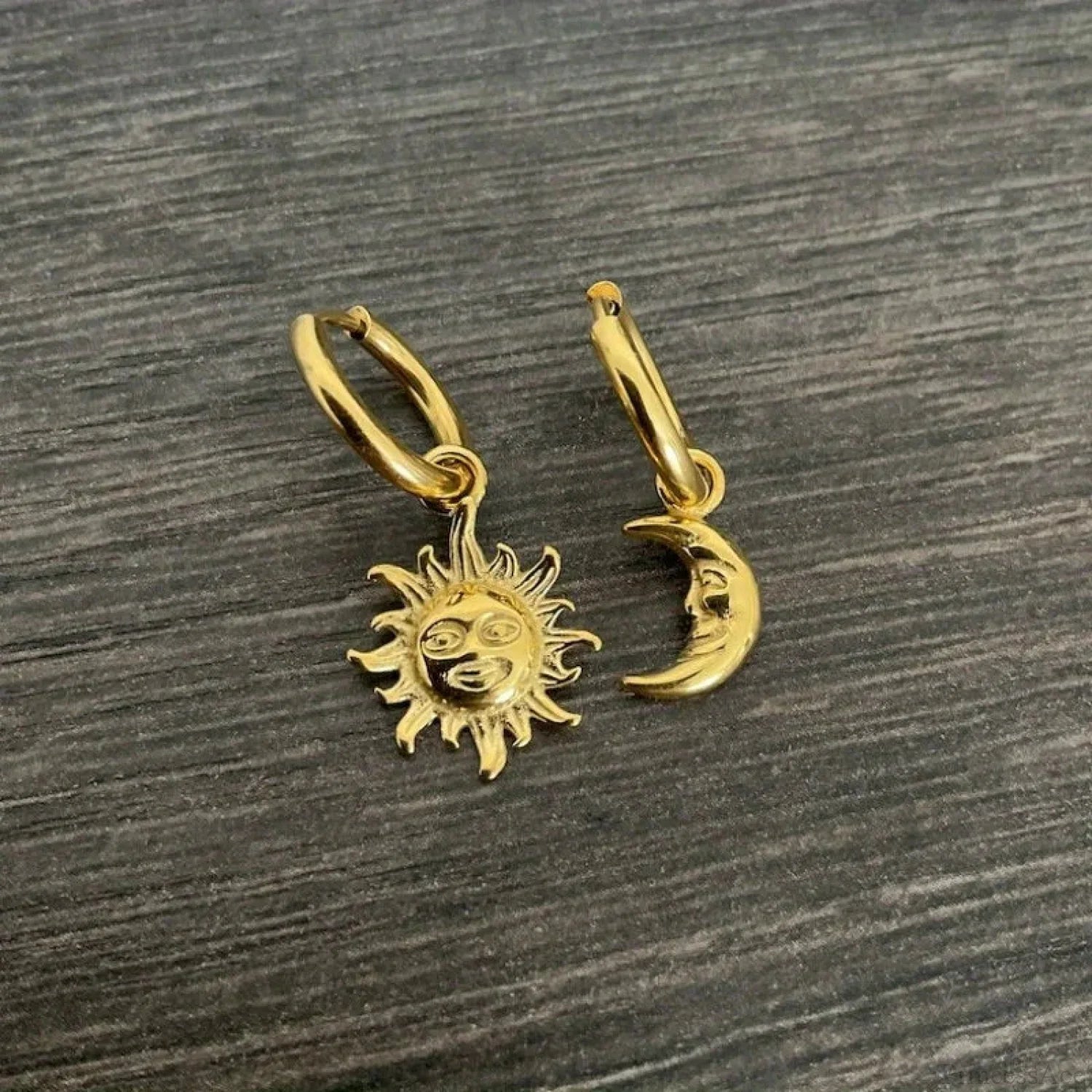 Bright Lunar Heavenly Dark Hoop Earring gold