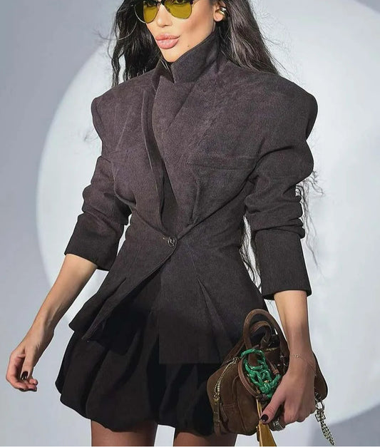 Schwarzes, plissiertes Büro-Zweiteiler-Set mit Taschen und einem Knopf