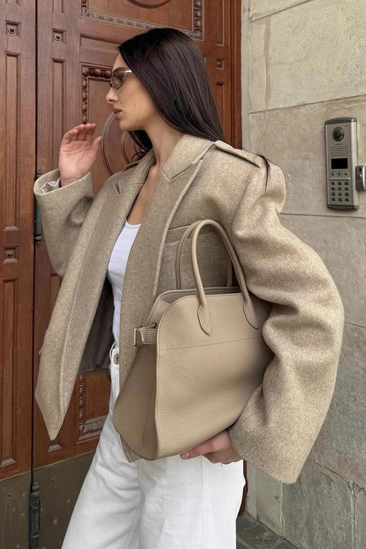 Lockerer Mantel aus Wollmischung mit fallendem Revers und Schulterklappen