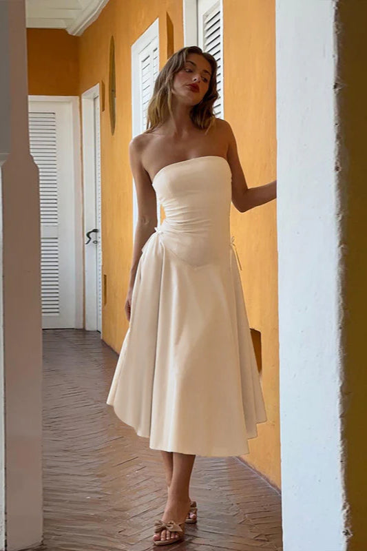 Herbstliches, schickes, trägerloses, schmal geschnittenes Partykleid mit Schleife 