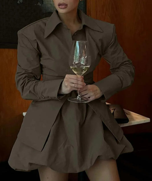 Brauner Nylon-Minirock mit Revers fürs Büro, zweiteiliges Set