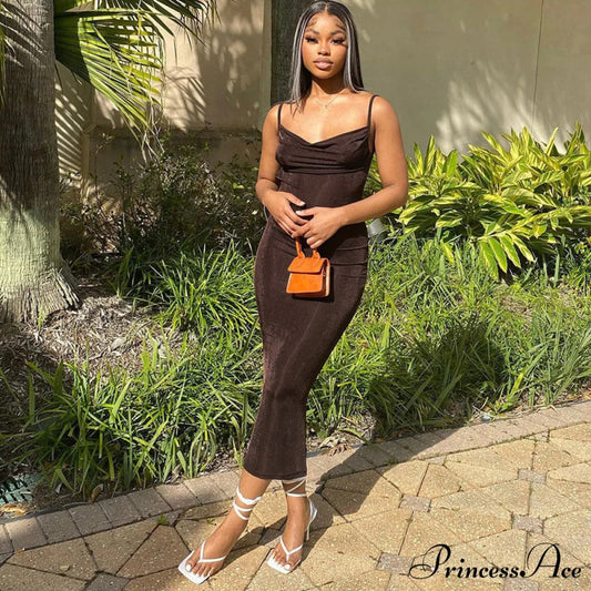 Edles, seidiges Maxikleid mit Wasserfallausschnitt