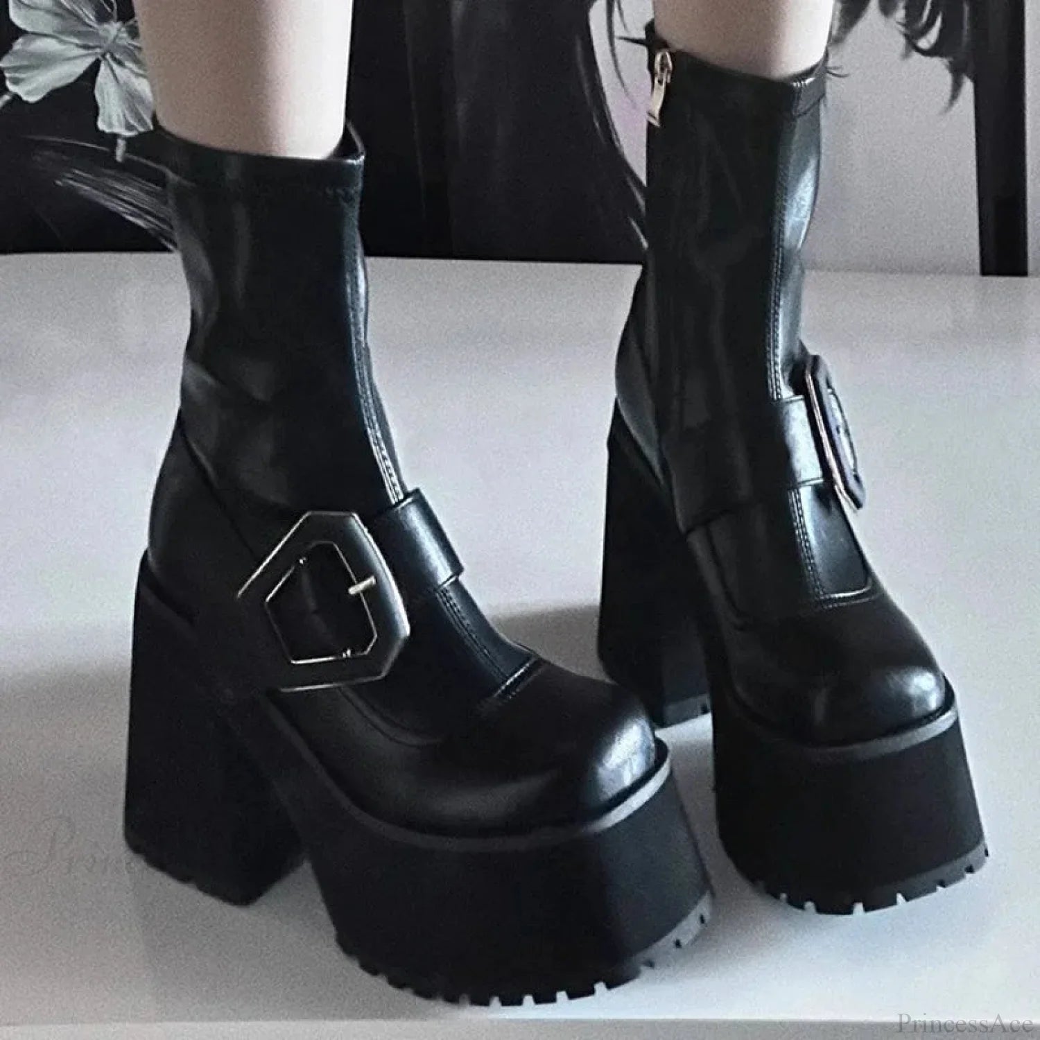 Cold Tall Heeled Dark Chelsea Shoe black1 / 34