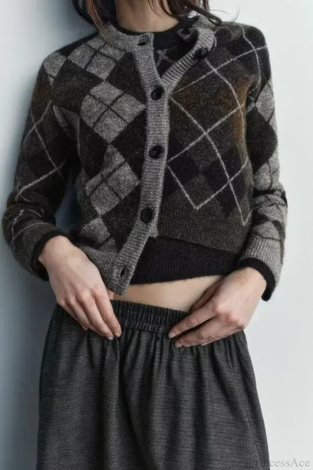 Comfortable Diamond Pattern Round Neck Cardigan