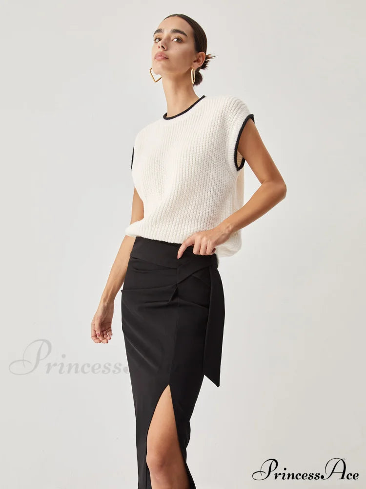 Contrast Trim Graceful Chunky Knit Vest Sweaters-L