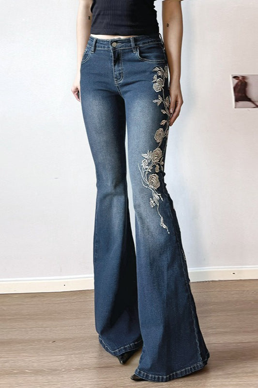 Vintage Bootcut-Jeans mit Rosenstickerei im Farbverlauf