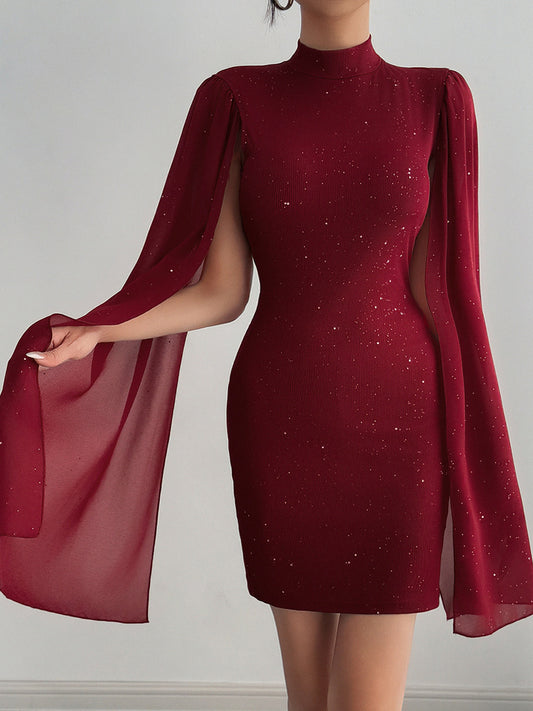 Strassbesetztes, figurbetontes Minikleid mit Rundhalsausschnitt