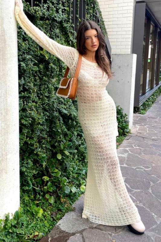 Rückenfreies Strick-Strandkleid im Boho-Stil